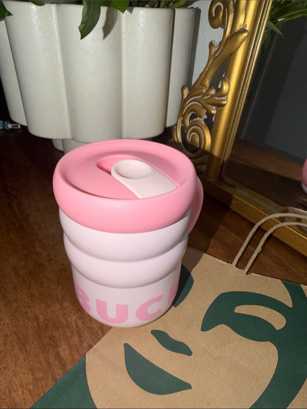 Starbucks pink travel mug - Picture 4 of 5
